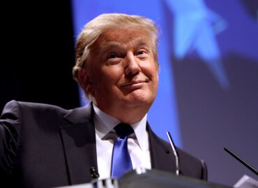 Donald J. Trump - Bildquelle: Donald Trump speaking at CPAC 2011 in Washington, D.C., Photo: Gage Skidmore/Flickr